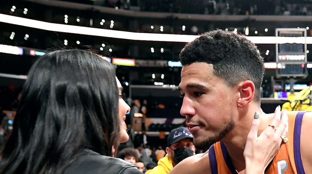 Kendall Jenner Reveals the Devin Booker Photo That’s Her Lock Screen