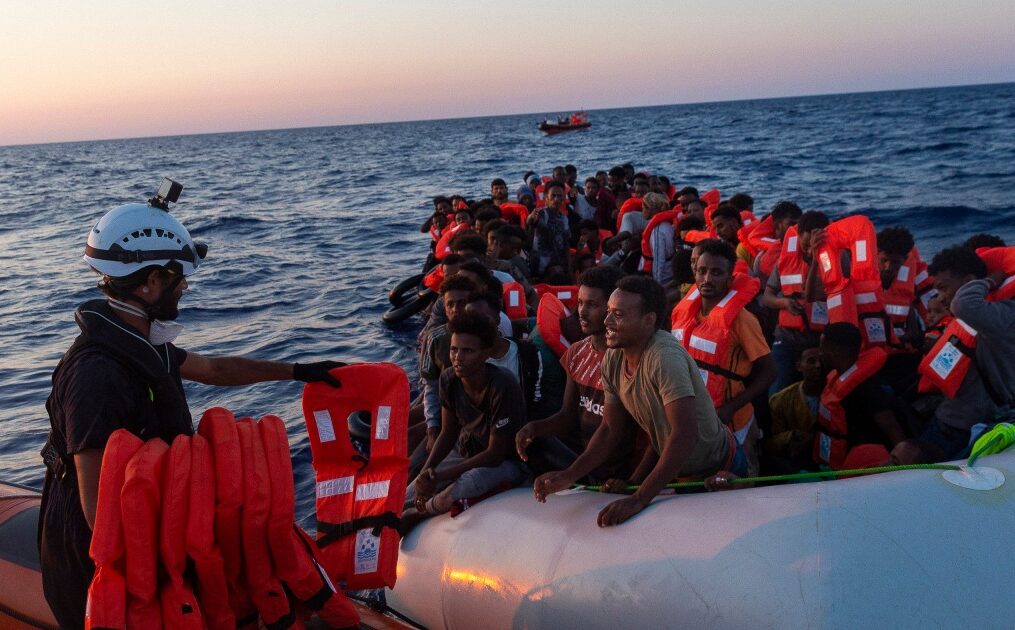 Mediterranean ships recover 5 bodies, rescue over 1,100 refugees